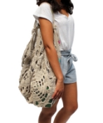 lady wearing beach  bag handmade from sustainable eco-friendly hemp twine